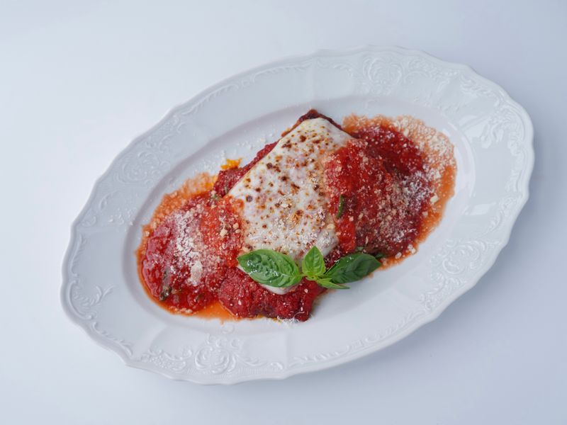Mozzarella Sticks appetizer with marinara dipping sauce