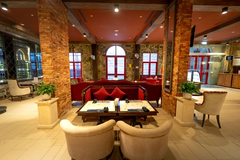 Giordanos restaurant interior showcasing authentic Italian ambiance